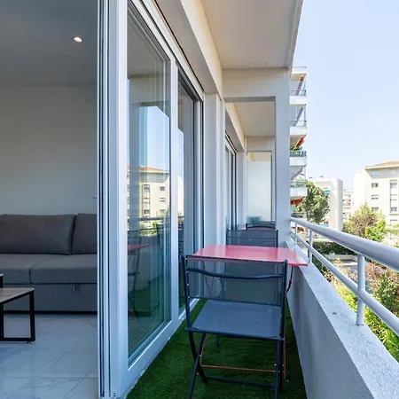 Renting T2 Entièrement Rénové Derrière Le Martinez Appartement Cannes