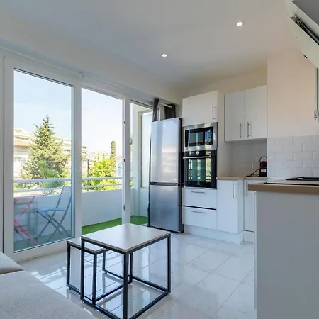 Apartment Le Cirodde One Bedroom Completely Renovated Behind The Martinez *