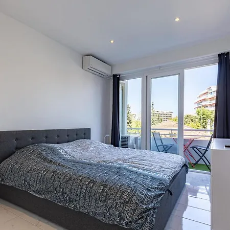 Apartment Le Cirodde One Bedroom Completely Renovated Behind The Martinez